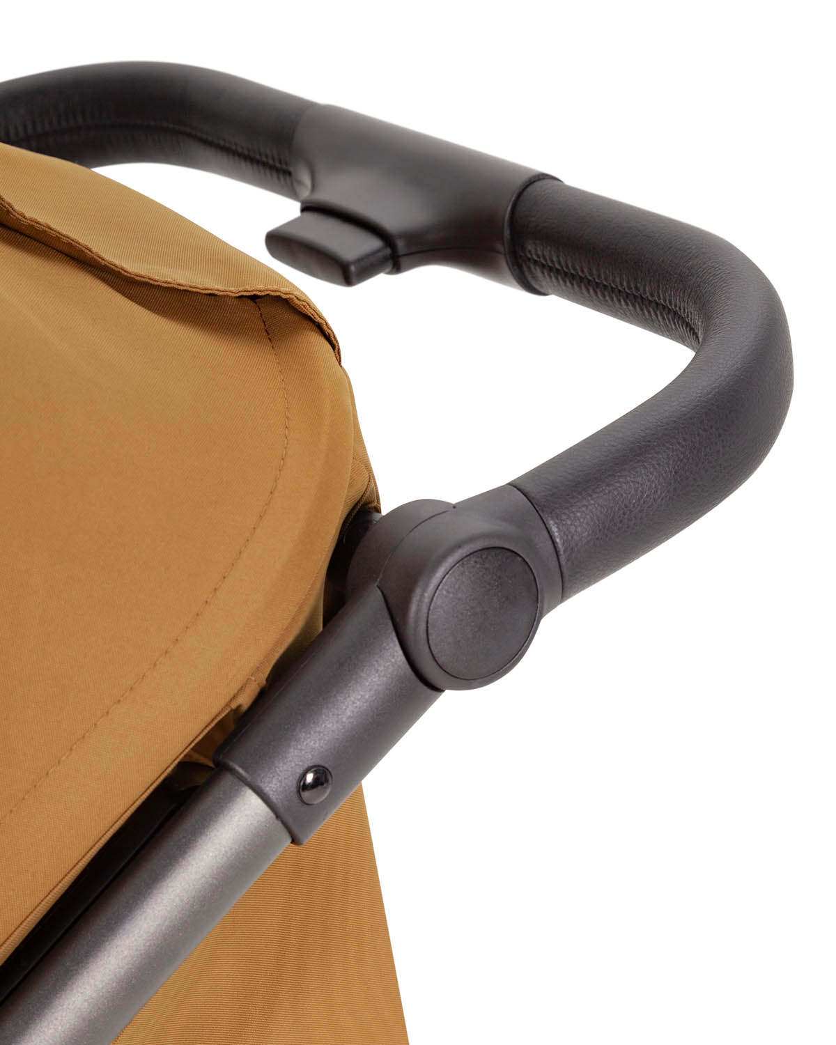 Прогулочная коляска Bravo PU 2025 Высота родительской ручки регулируется.